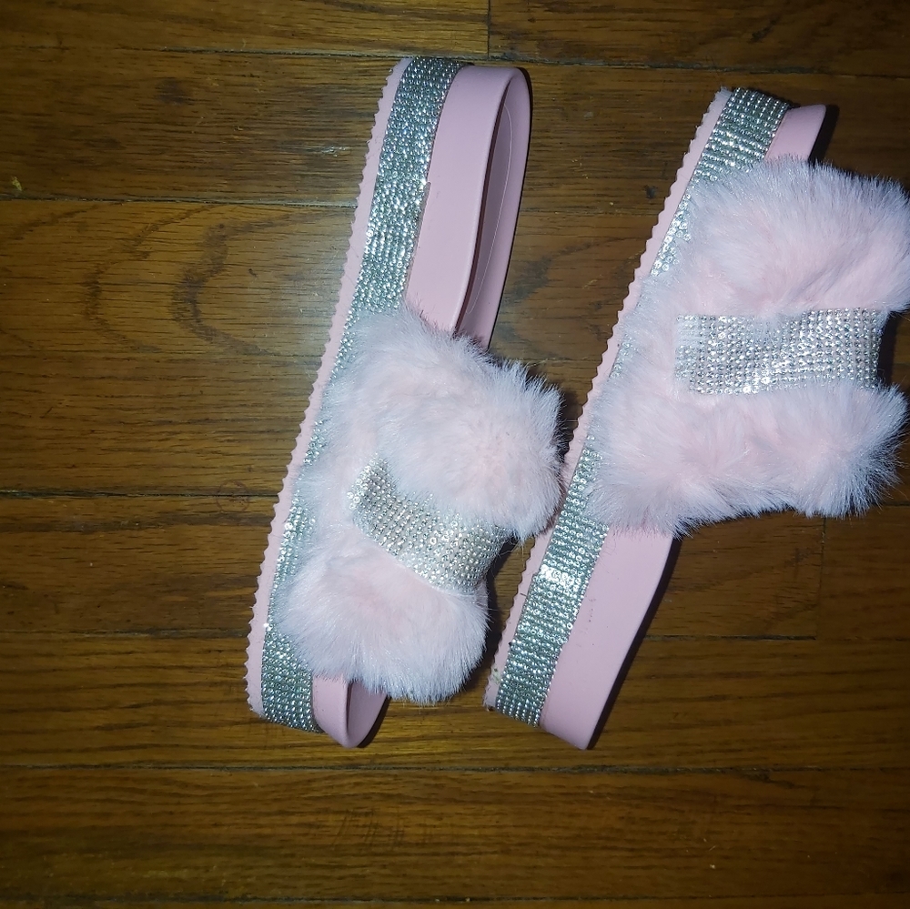 Fluffy 🌸pink sandals